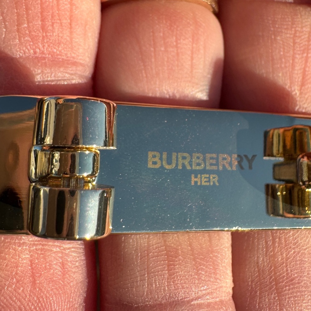 BURBERRY HER🛹Gold Skateboard Key FOB/Bag CHARM🔥Brand NEW🔥w/Free Sample! - Picture 9 of 14
